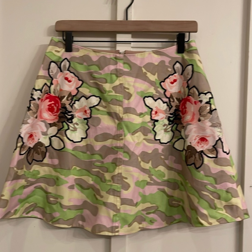 Carven Camo Floral Appliqué A-line mini Skirt